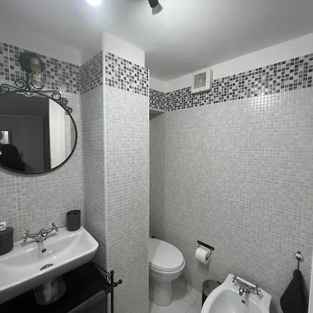 38 Guest house *