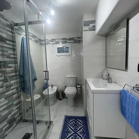 38 Guest house *